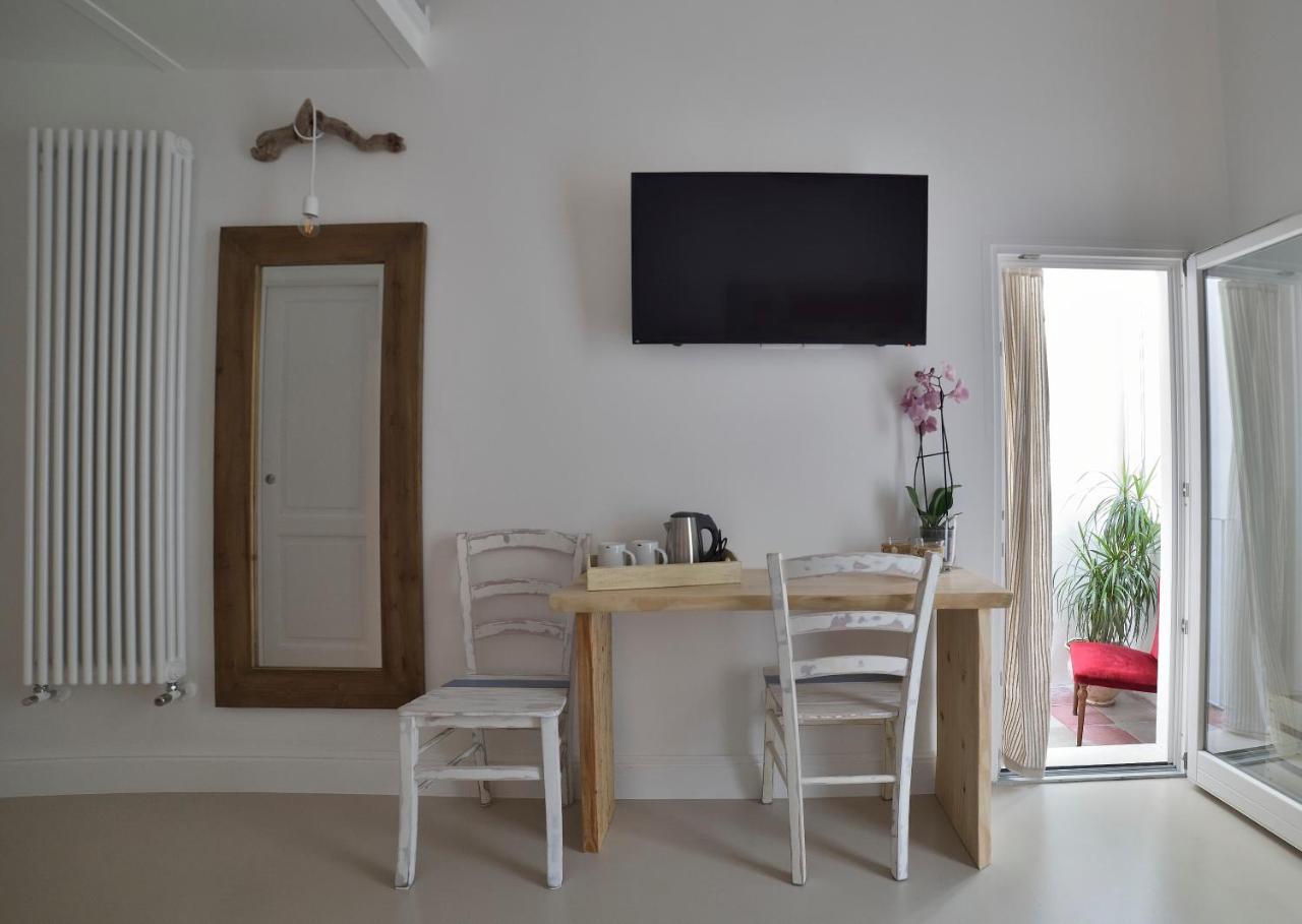 Doppel- oder Zweibettzimmer mit eigenem Bad und Balkon